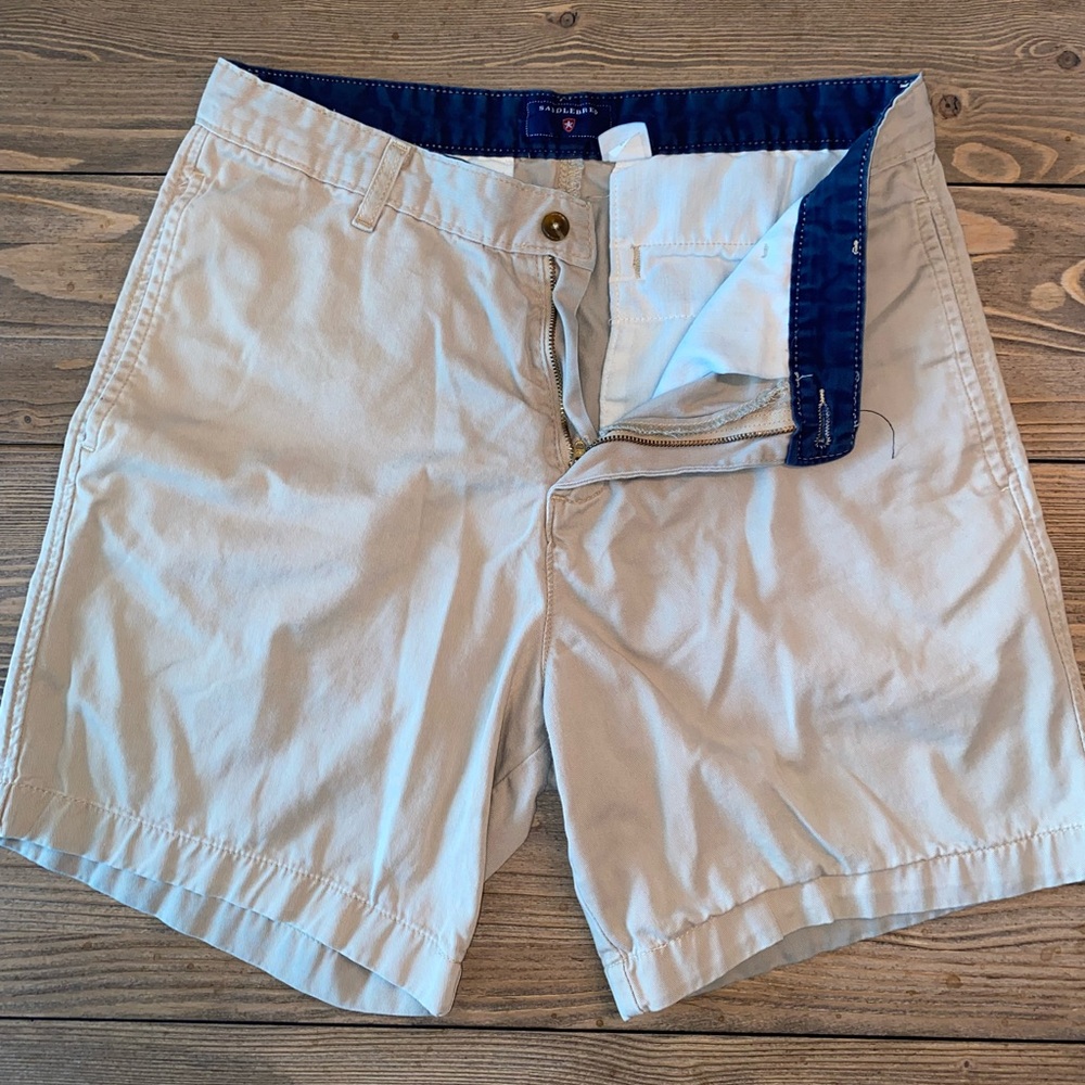Men’s 32W   7” khaki chino shorts